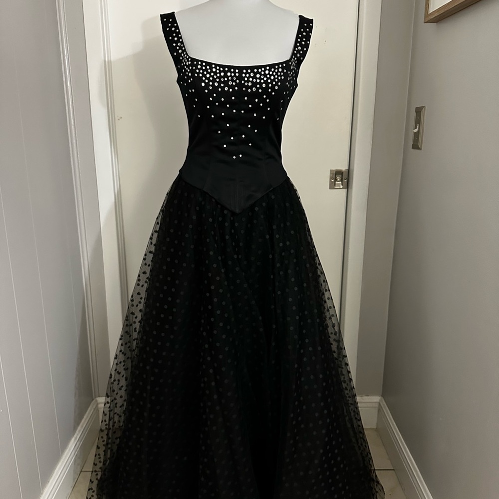 Tadashi Shoji Elegant Black Gown with Tulle Overlay